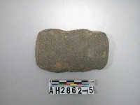 藏品(小型片狀磨製石斧)的圖片